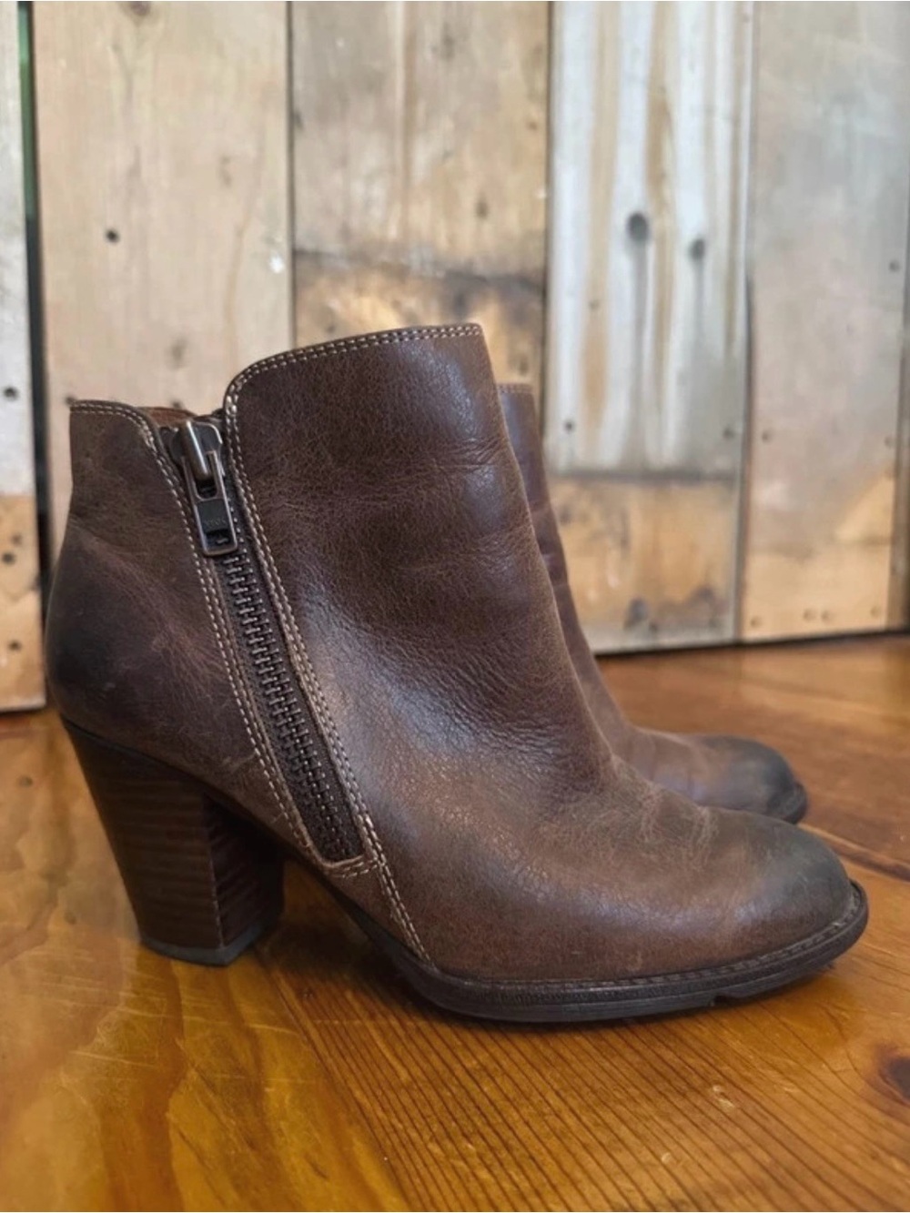 Sofft size 7 Women’s Brown Leather Ankle Boots with Side Zip
